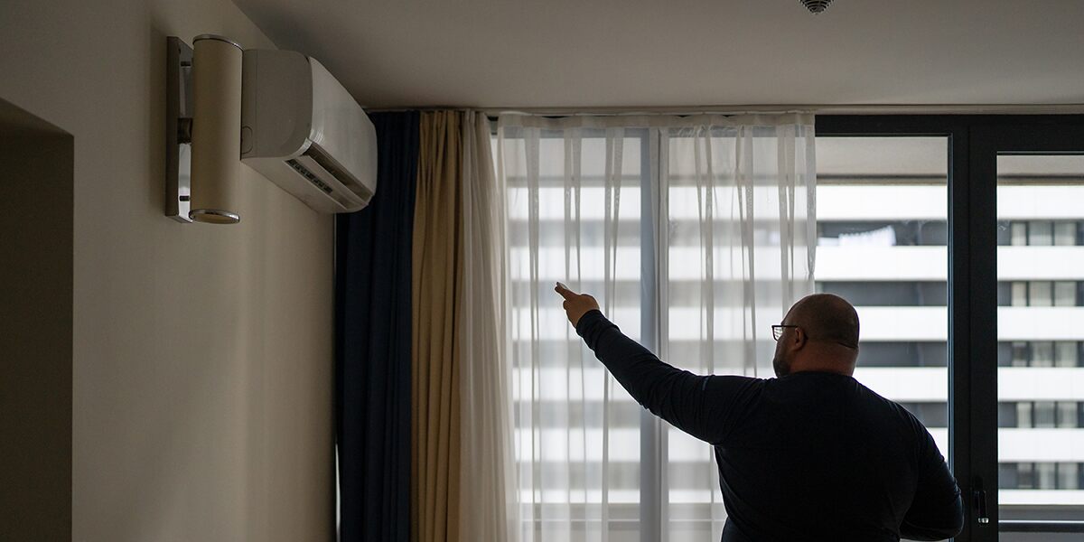 light flickering when air conditioner turns on